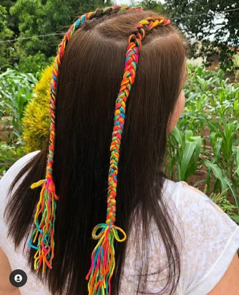 Holi Hairstyles, Amelie Hair, Thread Hair Wraps, Disco Hair, Hair Accessories Braids, Hair Threading, Festival Braids, Eco Hair, Diy Hair Scrunchies