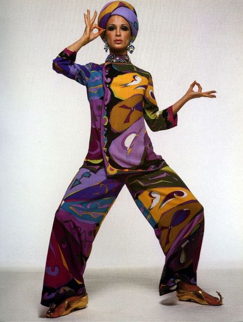 Fabulous Photos of Classic Beauties in Pucci Designs From the 1960s ~ vintage everyday Pucci Vintage, Lady Godiva, Pucci Print, Lauren Hutton, Fashion 1960s, Sixties Fashion, Mod Fashion, 1960s Fashion, Moda Vintage