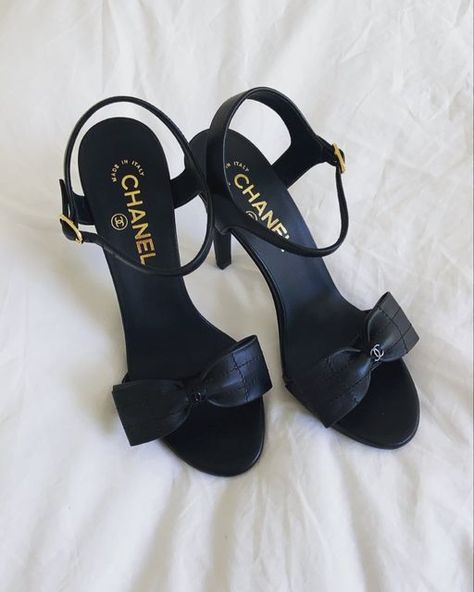 Chanel Heels Aesthetic, Chanel Stilettos, Chanel Clothes Women, Coco Chanel Shoes, Coco Chanel Clothes, Chanel High Heels, Chanel Heel, Channel Shoes, Heels Chanel