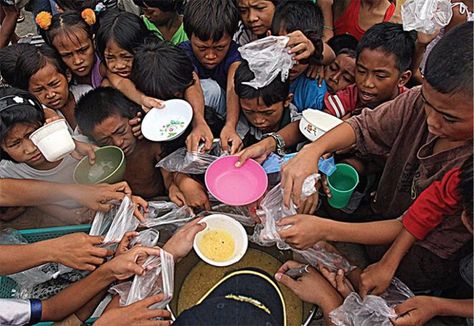 Despite the suitability of Philippine farms for food crops, millions of Filipinos suffer from hunger and are malnourished. According to the World Hunger Report 2018, there are still some 14.2 million undernourished Filipinos and 13.3 million food-insecure Filipinos. Taken together, these account for nearly a third of the country’s population. Poverty Photography, Food Poverty, Feeding Program, Poverty And Hunger, Hungry Children, World Hunger, Food Insecurity, Health Trends, Poor Children