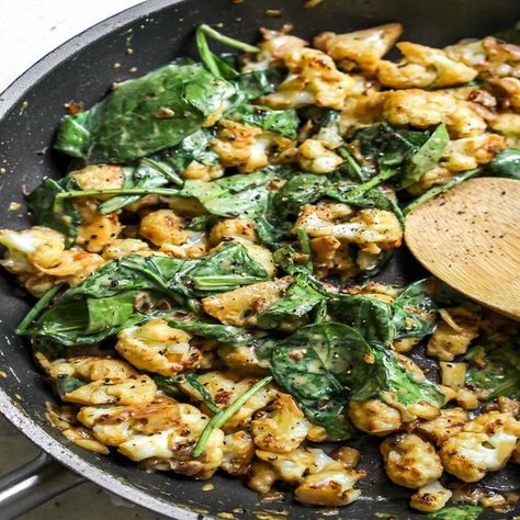 Chicken And Cauliflower Pasta, Spinach Cauliflower Recipes, Miso Spinach, Miso Cauliflower, Cauliflower Pasta Recipes, Cozy Pasta, Hearty Pasta Recipes, Spinach Cauliflower, Vegetable Entrees