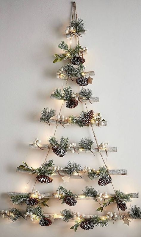 Aesthetic Home Design, Woodland Christmas Tree, Wall Christmas Tree, Unique Holiday Decor, Home Decor Aesthetic, Aesthetic Home Decor, Easy Christmas Decorations, Christmas Themes Decorations, Kitchen Home Decor