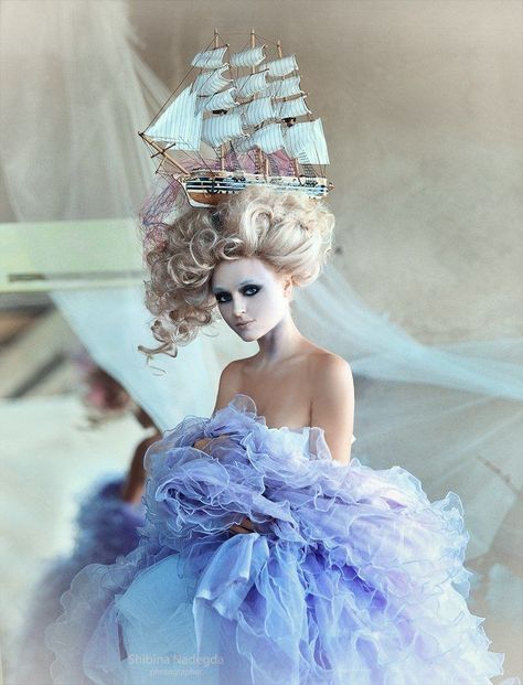 Casanova and cakes Sanggul Modern, Rococo Fashion, Victorian Hairstyles, Dior Couture, Beauty And Fashion, Marie Antoinette, Rococo, Costume Design, Editorial Fashion