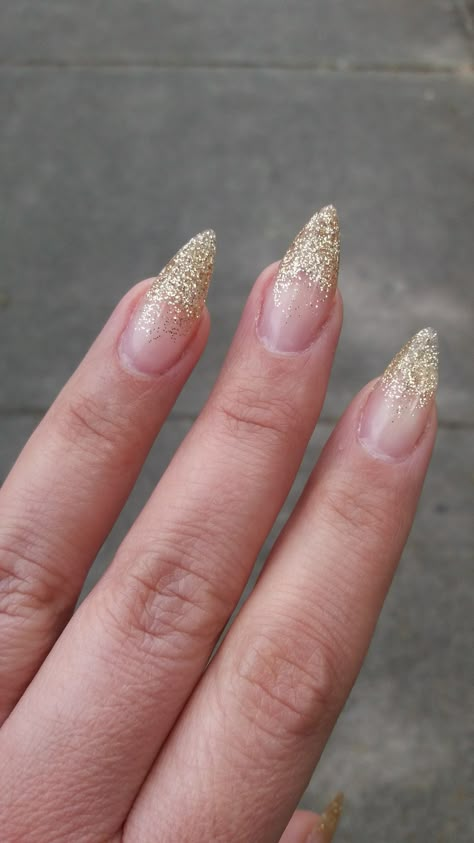 Gold Glitter Gradient Nails, Gold Glitter Stiletto Nails, Nails For Winery, Homecoming Gold Nails, Golden Sun Nails, Gold Fade Nails, Gold Glitter Fade Nails, Beyonce Nails Inspiration, Acrylic Gold Nails