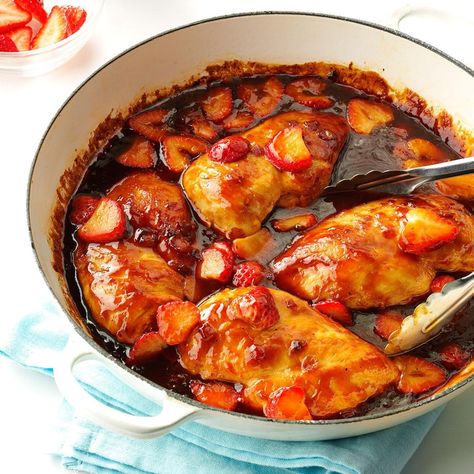 Strawberry Chicken Recipes, Savory Strawberry Recipes, Strawberry Chicken, Barbecue Chicken Recipe, Summer Chicken Recipes, Chicken Skillet Recipes, Chicken Breast Recipes Easy, Breast Recipe, Favorite Chicken