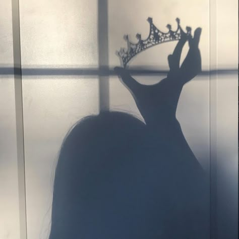 Selena Sapphire on Instagram: ““Finders keepers losers weepers”😏✨👑✨ #fyp #crown #tiara #shadow #billieeilish #aesthetic #princess #crownroyal #youshouldseemeinacrown” Crown Pfp, Black Aesthetic Pictures, Crown On Head, Macbeth Project, Woman Shadow, Aesthetic Princess, Small Crown, Crown Aesthetic, Girls Tiara