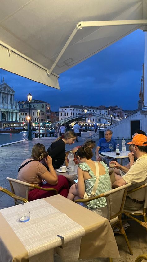 Venezia Italy, Vacation Europe, Night Time, Summer Vibes, Venice, Of My Life, My Pictures, Acrylic Nails, Italy