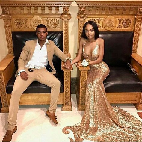 ριntєrєѕt//@rσℓℓσdy Prom Dress Gold, Long Party Gowns, Prom Goals, Prom Couples, Gold Prom, Gold Prom Dresses, Couple Style, Mermaid Prom Dress, V Neck Prom Dresses