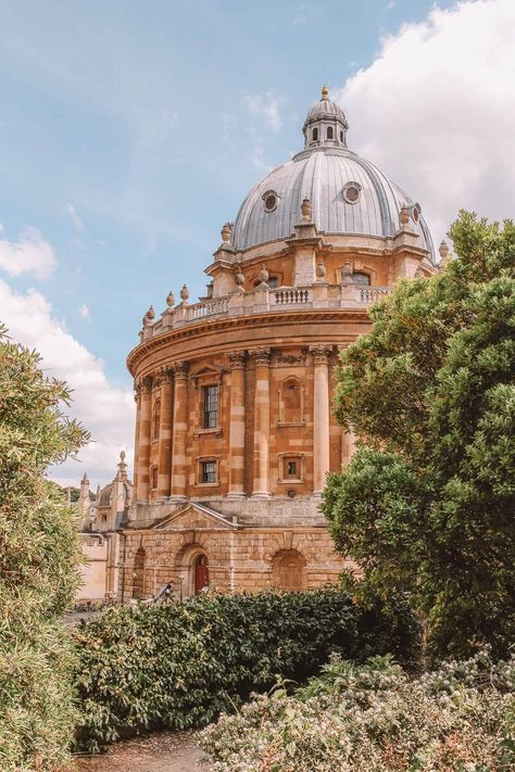 Oxford University Students, Oxford University Aesthetic, Oxford Student, Oxford College, Oxford England, College Aesthetic, Cambridge University, Oxford University, Old Building