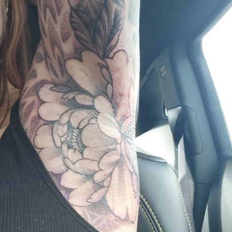 Armpit Tattoo Women Flower, Floral Armpit Tattoo, Armpit Flower Tattoo, Armpit Tattoo Women, Armpit Tattoo, Underarm Tattoo, Torso Tattoos, Cramps Relief, Neck Exercises