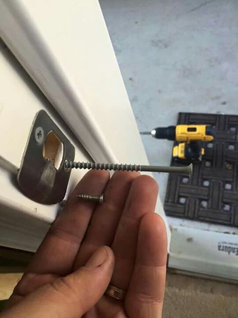 1st thing to do when moving to a new place.. replace screws in the doors to 4 inch screws..screws that come with the handle (which mostly people use when installing) will come loose with one kick from a burglar.. Smart Home Ideas, Apartment Checklist, Home Security Tips, Diy Home Security, Decor Ikea, Wireless Home Security, Security Tips, Home Protection, Apartment Life