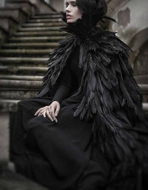 Dark Queen, Yennefer Of Vengerberg, Raven Queen, Fantasy Costumes, Foto Art, Black Feathers, Dark Beauty, Fantasy Fashion, Dark Fashion