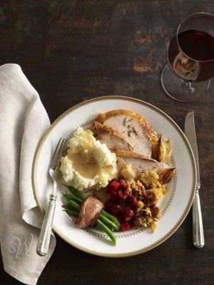 Thanksgiving Food Table Set Up, Thanksgiving Plates Food, Thanksgiving Table Food, Anthropologie Thanksgiving, Christmas Dinner Table Food, Thanksgiving Feast Table, Thanksgiving Dinner Plate, Banana Oatmeal Chocolate Chip Muffins, Food On A Plate