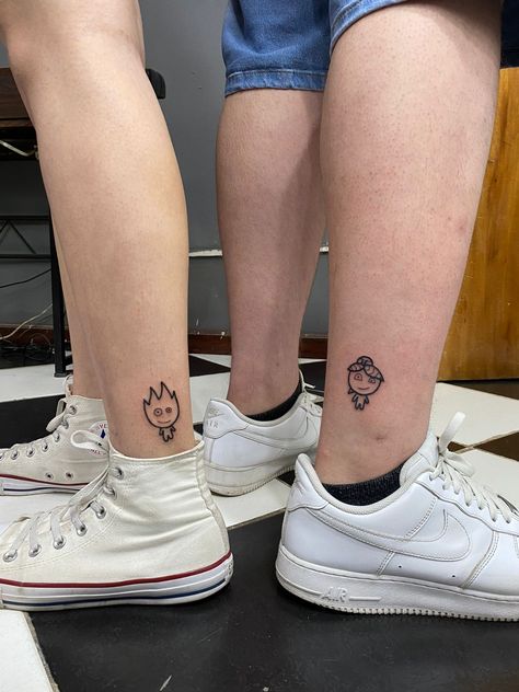 tattoo brothers fuego y agua chico y chica hermanos Siblings Tattoo For 3, Bro Tattoos, Siblings Tattoo, Brother Tattoo, Maching Tattoos, Tattoos Aesthetic, Twin Tattoos, Matching Friend Tattoos, Brother Tattoos