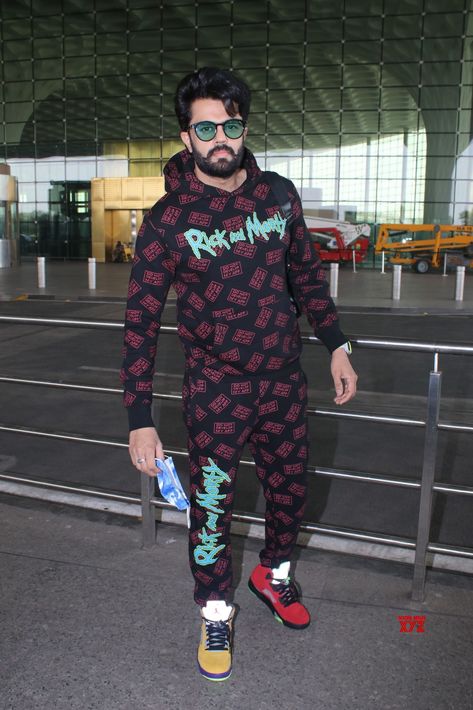 Manish Paul Spotted At Airport Departure - Gallery #ManishPaul Manish Paul, At Airport, Manish, Bollywood News, Hollywood, Celebrities