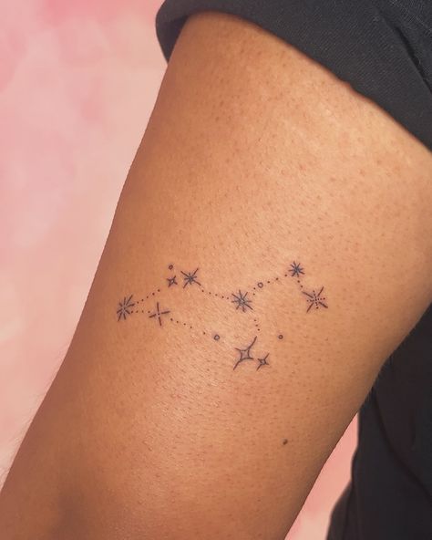 ✹⋆°✩⁎✶°☼✧𝑙𝑒𝑜 𝑐𝑜𝑛𝑠𝑡𝑒𝑙𝑙𝑎𝑡𝑖𝑜𝑛 . . . #finelinetattoos #delicatetattoo #astrologytattoo #femaletattooartist #nyctattooartist #tattoos #tattooideas #cutetattoos #minimaltattoo #tinytattoos #nyctattoos #constellationtattoo #explore #exploretattoos #tattoospecials Constellation Freckle Tattoo, Leo Star Sign Tattoo Constellations, Birth Constellation Tattoo, Leo Star Sign Tattoo, Leo Inspired Tattoos, Constellation Tattoo, Constellation Lion, Leo Zodiac Tattoos, Leo Constellation Tattoo