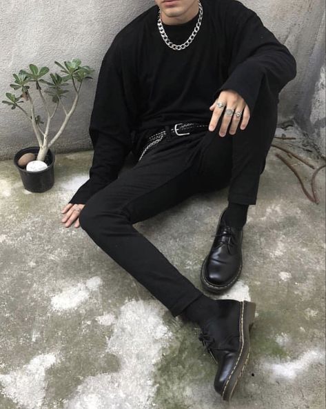 Edgy Outfits Men, Black Outfit Men, Streetwear Outfit Ideas, Aesthetic Outfits Men, Streetwear Mode, Mens Outfit Inspiration, Mens Fashion Streetwear, Streetwear Men Outfits, Men Fashion Casual Outfits