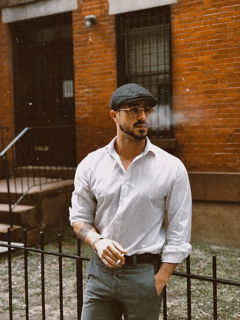 Flat Cap Men Outfit, Peaky Blinders Fashion, Peaky Blinders Clothing, Cap Outfit Men, Men Aesthetic Outfits, Peaky Blinders Hat, Nyc House, Cap Outfit, Classy Outfits Men