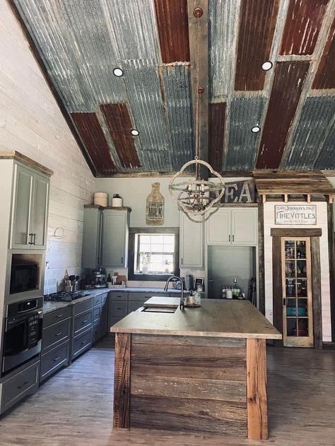 Rustic Western Decor Ranch Style, Rustic Tin Ceilings, Kitchen Pics, Barndo Ideas, Barn House Interior, Ranch House Decor, Barn Style House Plans, Building House, Rustic Kitchen Design