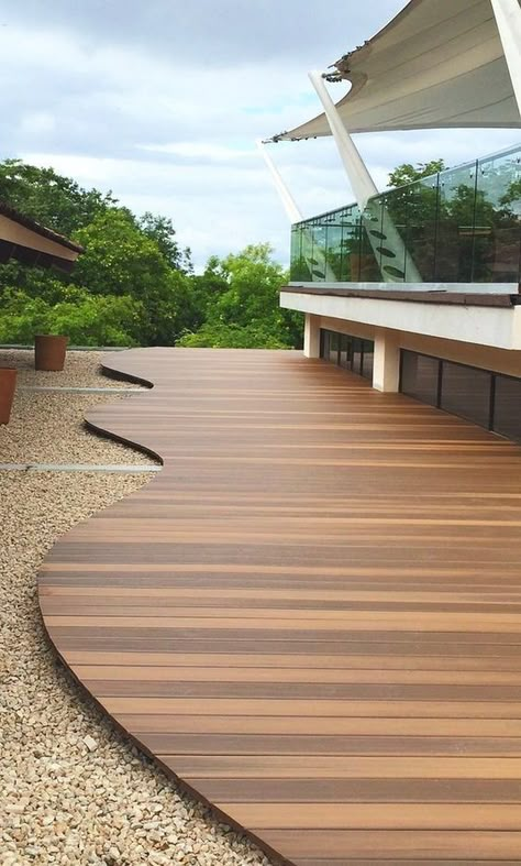 Curved Deck, Curved Patio, Garden Concept, Decking Ideas, Backyard Seating Area, Outdoor Sitting Area, Wooden Deck, Backyard Gardens, Deck Designs Backyard