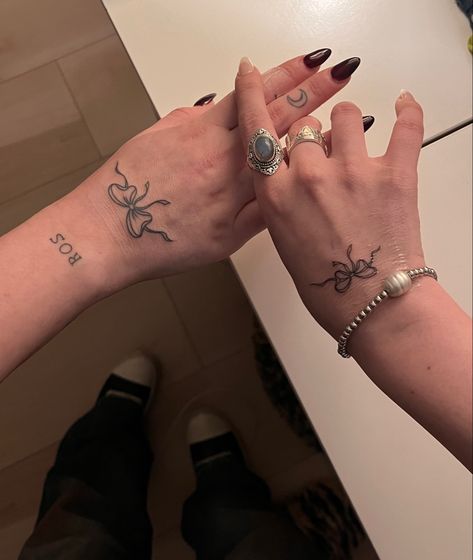 Sister Tattoo Aesthetic, Old Money Tattoo Aesthetic, Aesthetic Sister Tattoos, Edgy Matching Tattoos, Matching Tattoos Aesthetic, Aesthetic Matching Tattoos, Bestie Tats, Siblings Tattoo, Soul Sister Tattoos