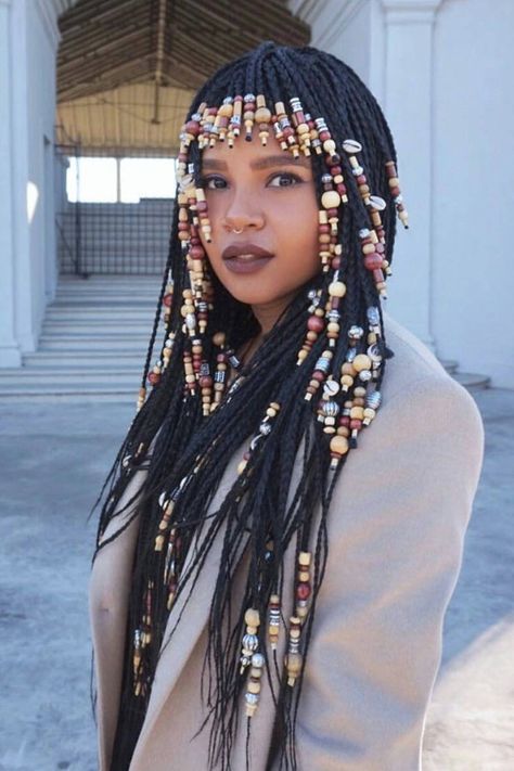 Beautiful Braids with Beads Inspiration   - 21 Ways To Rocks Braids With Beads Braids With Bangs, Braids And Beads, Cornrows With Beads, High Buns, Low Ponytails, New Natural Hairstyles, Braid Ponytail, Braided Styles, Pelo Afro