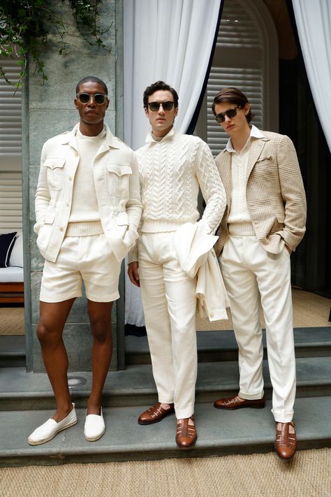 Ralph Lauren Purple Label Spring 2025 Men’s Ready-to-Wear Runway, Fashion Show & Collection Review [PHOTOS] Greece Fashion Men, Men Casual Chic Outfit, Glam Outfits Men, Runway Looks Men, Men’s Summer Casual Outfits, Old Money Ralph Lauren, Ralph Lauren Men Outfits, European Mens Fashion, Men Summer Shoes