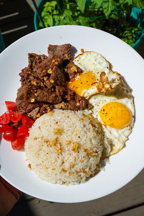 This is a recipe for a popular Filipino breakfast meat typically served with garlic fried rice and fried eggs. Filipino Breakfast Platter, Beef Tapa, Filipino Breakfast, Beef Flank, Filipino Recipe, Garlic Fried Rice, Breakfast Meat, Filipino Foods, Breakfast Platter