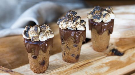 Cookie Shooters, Cookie Shot, Cookie Shots, Edible Cookies, Around The Campfire, S'mores, Chocolate Pudding, Graham Cracker, Sweet Chocolate