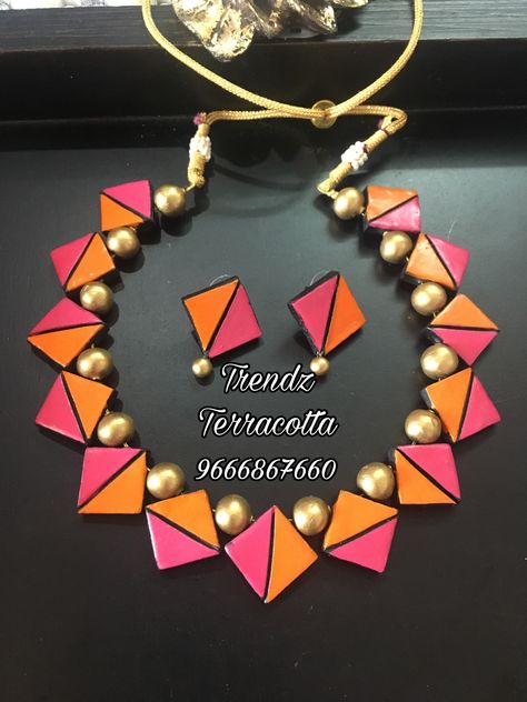 Teracota Art Terracotta Jewellery, Teracota Jwellary Making, Clay Jwellary Design, Terracotta Jewellery Designs Handmade, Mouldit Clay Jewellery, Mouldit Jewellery, Terracotta Clay Crafts, Terakota Jewellery, Clay Jwellary