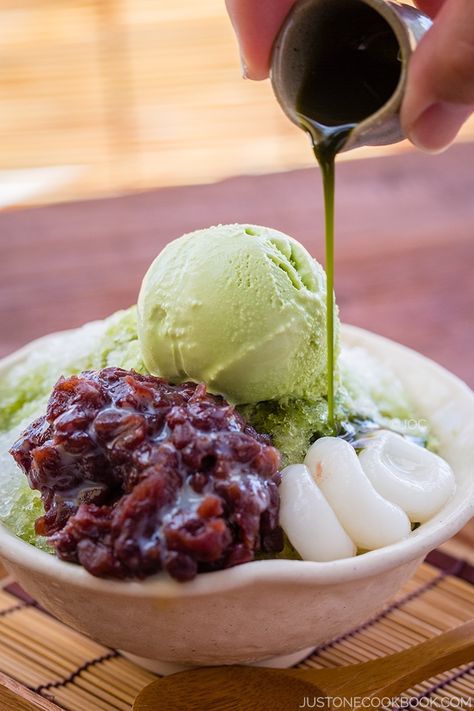 Matcha Syrup, Dessert Japanese, Mochi Balls, Shaved Ice Recipe, Azuki Beans, Tea Syrup, Desserts Japonais, Ice Dessert, Sweet Matcha