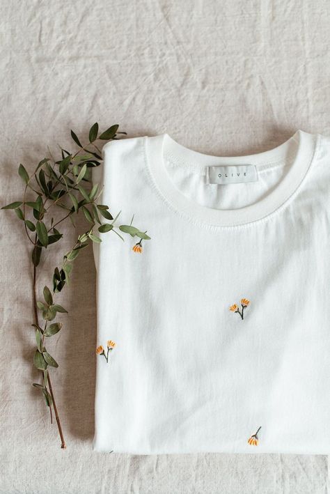 Embroidery On Crew Neck, Embroidery Designs On Tshirt, Shirt Embroidery Diy, Tshirt Embroidery Diy, T Shirt Embroidery Ideas, Tshirt Embroidery Ideas, Embroidery Tshirt Ideas, Embroidery On Tshirt, Embroidery On Shirts