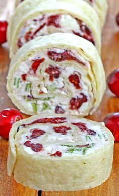 Cranberry Feta Pinwheels Recipe, Cranberry Feta Pinwheels, Feta Pinwheels, Pin Wheels, Pinwheel Recipes, Buffalo Chicken Dip, Think Food, Snacks Für Party, Green Onion