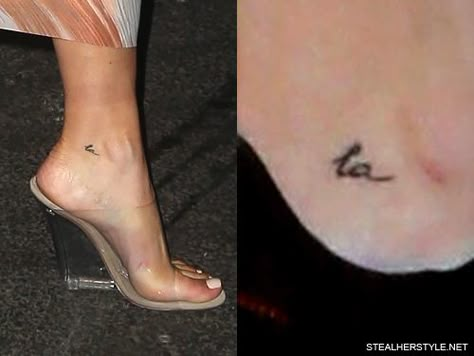 Rihanna Ankle Tattoo, Kylie Jenner Tattoo, Ankle Tattoos For Women Anklet, Kylie Jenner Clothes, Kylie Jenner's Tattoos, Cursive Tattoos, Ankle Tattoos For Women, Anklet Tattoos, Tattoo Rose