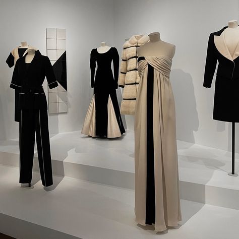 Inside Musée Yves Saint Laurent Paris, 2023 #tb Ysl Paris, Yves Saint Laurent Paris, Paris 2023, Fashion Dream Job, Museum Fashion, Saint Laurent Paris, Milan Fashion, London Fashion, Parisian Style