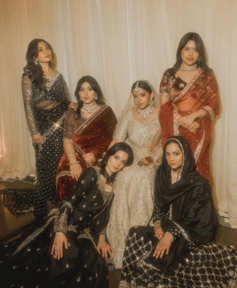 Shaadi Aesthetic Pics, Wedding Indian Aesthetic, Photography Poses Traditional, Desi Wedding Photoshoot, Shaadi Pictures, Desi Wedding Outfits, Shaadi Poses, Shadi Aesthetic, Wedding Aesthetic Indian