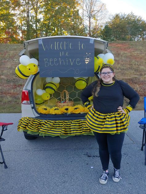 My daughter enjoyed making this Bee theme for Beta Club hours at our local Halloween trunk or treat. Trunk Or Treat Small Trunk, Bee Halloween Decorations, Bumble Bee Trunk Or Treat Ideas, Bee Themed Trunk Or Treat Ideas, Bee Trunk Or Treat Ideas For Cars, Car Halloween Costumes Trunk Or Treat, Honey Bee Trunk Or Treat, Kindergarten Trunk Or Treat, Bee Attitudes Trunk Or Treat