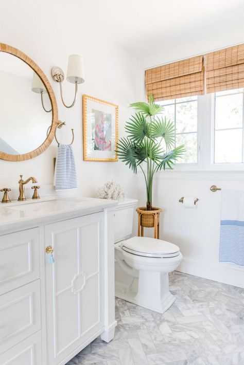 Colorful Coastal Aesthetic, Washrooms Ideas, Florida Interiors, Beach Inspired Living Room, Charleston Design, Florida Bathroom, Feminine Bathroom, Coastal Bathroom Design, Bungalow Cottage