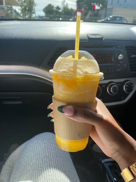 Mango Lemonade Slushy. Mcdonalds Order, Mango Slushie, Lemonade Aesthetic, Mango And Pineapple, Mango Lemonade, Iced Coffee Drinks, Summer Snacks, Slushies, Drinking Cup