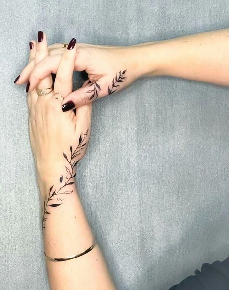 240+ Vine Tattoos For Guys and Females (2022) - TattoosBoyGirl Wrap Tattoo Men, Finger Wrap Tattoo, Wrap Around Wrist Tattoos, Wrist Tattoos Girls, Wrap Tattoo, Finger Tattoo For Women, Stylish Tattoo, Inspiration Tattoos, Vine Tattoos