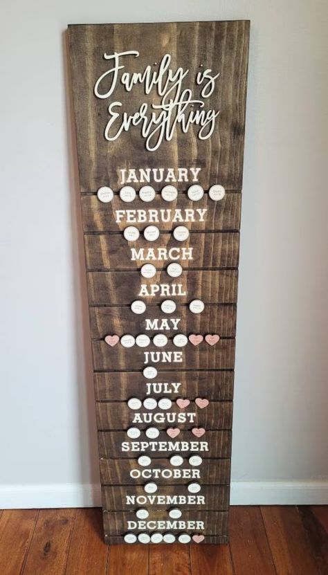 Family Tree Birthday Board, Home Decor Wooden Interior Design, Family Celebrations Board Diy, Diy Birthday Reminder Board, Family Birthday Board Diy, Thanksgiving In The Woods, Birthday Calendar Ideas, Diy Grandparent Gifts, Family Birthday Sign