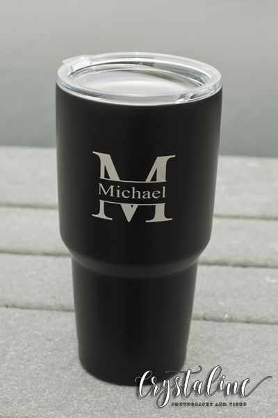 Review of a personalized coffee tumbler. Great gift idea for retirement parties, groomsmen & bridesmaid gifts and more! Cricut Travel Mug Ideas, Cricut Personalized, Personalized Coffee Tumbler, Coffee Tumblers, Personalized Coffee Cup, Thermal Mug, Mug Ideas, Video Team, Retirement Parties