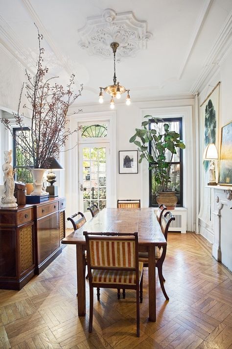 Roman Williams, New York Brownstone, Wood Mouldings, Traditional Dining Room, The Dining Room, Dining Room Inspiration, Neo Traditional, Boho Interior, Dining Room Design