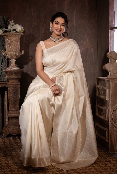 Misha Ghoshal Ethnic And Western Outfits White Silk Saree, Saree Bollywood, Yellow Saree, Patiala Salwar, Gold Blouse, Cream Silk, Kanchipuram Saree, Silk Sarees Online, Traditional Sarees