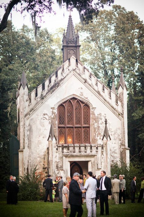 this is one of the prettiest places to get married. and its in natchez. so small though... Mississippi Wedding, Sunday Worship, Cowboy Ankle Boots, Wedding Items, Places To Get Married, Country Church, Old Churches, Chapel Wedding, Church Wedding