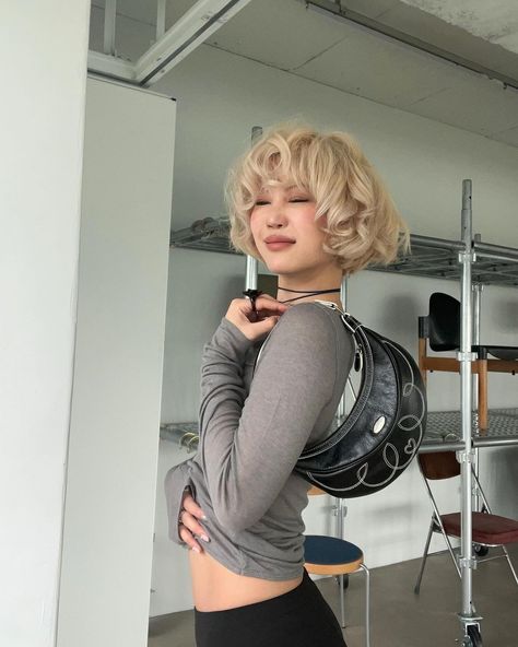 abcdefgem (@gemjem) • Instagram photos and videos Choppy Pixie Haircut, Classic Pixie Haircut, Blonde Hair Korean, Blonde Asian Hair, Brown Pixie, Choppy Pixie, Women With Short Hair, Classic Pixie, Blonde Asian