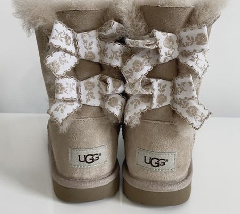 bailey ribbon bow uggs | acs Styling Bailey Bow Uggs, Uggs And Mini Skirts, Bow Uggs, Uggs With Bows, Bailey Bow Uggs, Basket Vintage, Bailey Bow, Girly Shoes, Pretty Shoes