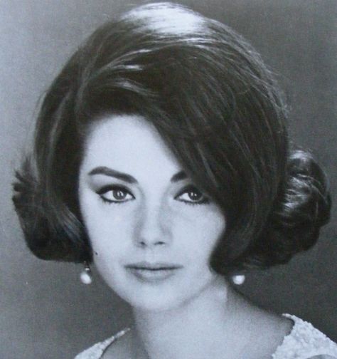 Sylva Koscina 1960s Short Hairstyles, 1960’s Hairstyles, 1960 Hairstyles, 1960s Hair, 60s Hair, Retro Hairstyles, White Photo, Big Hair, Vintage Hairstyles