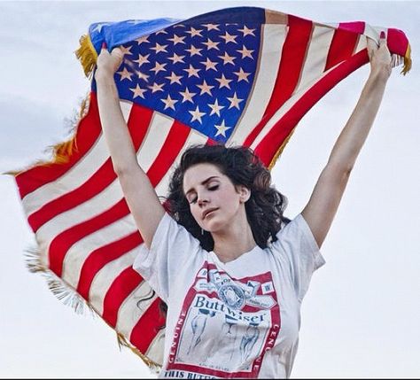 Lana Del Rey holding the American flag. "Like an American" - American Lana Del Rey Ride, Lana Del Rey Songs, Lana Rey, A$ap Rocky, Lana Del Ray, Wild Child, Soft Grunge, Music Star, Harley Quinn