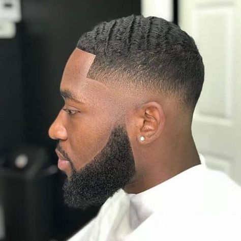 Black Fade Haircut, Low Bald Fade, Black Man Haircut Fade, Waves Hairstyle Men, Black Men Beard Styles, Low Skin Fade, Black Hair Cuts, Waves Haircut, Curly Hair Fade